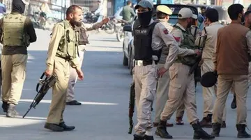 ଆତଙ୍କୀଙ୍କ ଗ୍ରେନେଡ ଆକ୍ରମଣରେ ୬ ନାଗରିକ ଆହତ