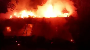 ଉପରୁ ଖସିଲା ନିଆଁ ହୁଳା: ମା' ଜୀବନ୍ତ ଦଗ୍ଧ, ଝିଅ ଗୁରୁତର