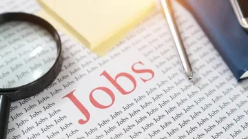 ‘ସରକାରୀ ଚାକିରି ଉପରେ ଆଶା ରଖନ୍ତୁନି, ବନ୍ଦ ହେବ ୪୦୦ ସରକାରୀ ବିଭାଗ’