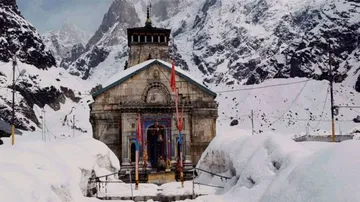 କେଦାରନାଥରେ ବରଫ ବର୍ଷା