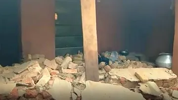 ଭୁଶୁଡ଼ିଲା କାନ୍ଥ: ମା' ମୃତ, ଝିଅ ଗୁରୁତର