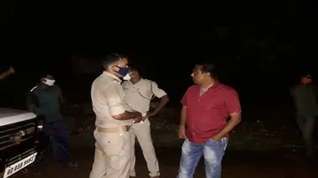 ଗାଁ ସମ୍ପାଦକଙ୍କ ଘର ଉପରକୁ ବୋମାମାଡ଼