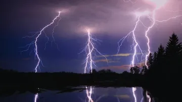 ଆକାଶରୁ ଖସିଲା ମୃତ୍ୟୁ, ନେଲା ୨ ଜୀବନ