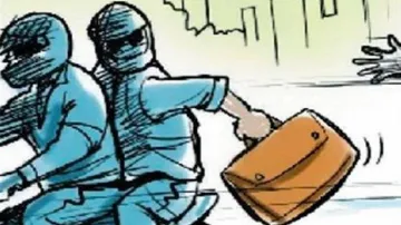 ସ୍ପଷ୍ଟ ଦିବାଲୋକରେ ମହିଳାଙ୍କଠାରୁ ଲୁଟି ନେଲେ ୧ ଲକ୍ଷ ୮ ଶହ ଟଙ୍କା