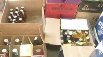 ବାହାରୁ ବନ୍ଦ, ଭିତରେ ଚାଲିଥିଲା ମଦ ବେପାର