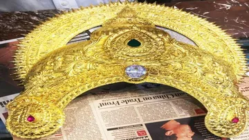 ଶ୍ରୀମନ୍ଦିର ମା’ ଲକ୍ଷ୍ମୀଙ୍କ ମଥାରେ ଲାଗିଲା ସୁବର୍ଣ୍ଣ କିରୀଟ