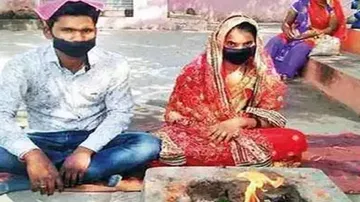 ବାହାହେବା ପାଇଁ ୮୦ କି.ମି ଚାଲିଚାଲି ବର ଘରେ ପହଞ୍ଚିଲା କନ୍ୟା