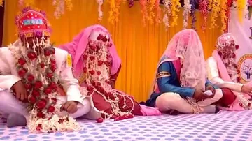 ଗଣ ବିବାହ ଉତ୍ସବ : ହାତକୁ ଦି’ହାତ ହେଲେ ୧୭ ଯୋଡ଼ି ବର କନ୍ୟା