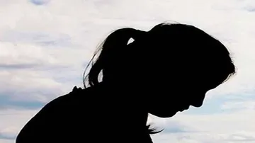 ଘର ଛାତ ଉପରେ ଚଢ଼ି ନାବାଳିକାଙ୍କୁ ଅପହରଣ