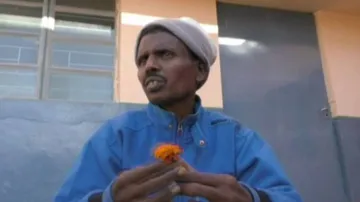 ୮ ବର୍ଷ ପରେ ଘରକୁ ଫେରିଲେ ଯୁବକ