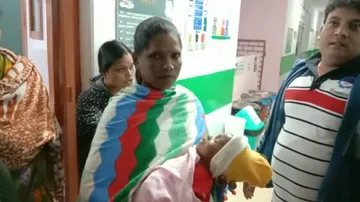 ରଖେ ହରି ତ ମାରେ କିଏ ; ଦୁର୍ଘଟଣାରେ ସୁରକ୍ଷିତ ବଞ୍ଚିଲା ୪ ମାସର ଶିଶୁ କନ୍ୟା