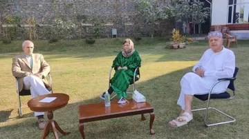 ମେହବୁବା ମୁଫ୍‌ତୀଙ୍କୁ ଭେଟିଲେ ଫାରୁକ ଅବଦୁଲ୍ଲା