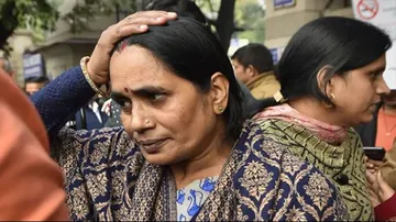 ମୋ ପୁଅକୁ କ୍ଷମା କରିଦିଅ : ନିର୍ଭୟା ମା’ଙ୍କୁ ଜୀବନ ଭିକ୍ଷା ମାଗିଲେ ଦୋଷୀର ମା’