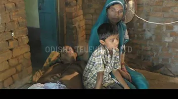 ତିନି ବର୍ଷ ହେଲା ଖଟିଆରେ ପଡ଼ି ରହିଛନ୍ତି ପ୍ରଦୀପ