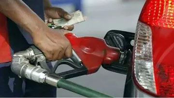 ଚିନ୍ତାରେ ତୈଳ ଦର ! ୪ ବର୍ଷ ଭିତରେ ପେଟ୍ରୋଲ୍ ଦରରେ ରେକର୍ଡ଼ ବୃଦ୍ଧି
