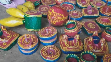 ଗୋବରରେ ଭଳିକି ଭଳି ଖେଳନା ତିଆରି କରୁଛନ୍ତି ମହିଳା : ବଜାର ଅଭାବରୁ ହୋଇ ପାରୁନି ବିକ୍ରି