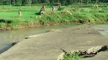 ଭାଙ୍ଗିଯାଇଛି ପୋଲ, ସମସ୍ୟାରେ ୬ଟି ଗାଁ