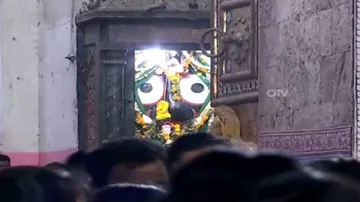 ରାତିସାରା ମହାପ୍ରଭୁ ଭକ୍ତଙ୍କୁ ଦର୍ଶନ ଦେଲେ