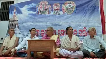 ରତ୍ନଭଣ୍ଡାରକୁ ଯାଞ୍ଚ ଲାଗି ମନୋନୀତ ସଦସ୍ୟ ଯିବା ପ୍ରସଙ୍ଗ : ଗଜପତି ମହାରାଜା ଯାଉ ନଥିବା ଶୁଣି ସେବାୟତ ଅସନ୍ତୁଷ୍ଟ