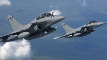 ଆସନ୍ତାକାଲି ବାୟୁସେନାରେ ସାମିଲ୍‌ ହେବ ରାଫେଲ୍