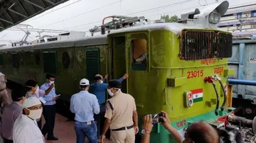 ବିନା ଡିଜେଲ୍ ଓ ଇଲେକ୍ଟ୍ରିରେ ଚାଲିଲା ଟ୍ରେନ୍