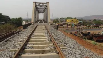 ଟ୍ରାଏଲ୍ ରନ୍‌ରେ ବାଧା ନଦେବାକୁ ଲୋକଙ୍କୁ ଅନୁରୋଧ କଲା ରେଲୱେ