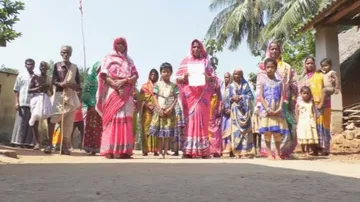 'ପରିବାର ଲୋକଙ୍କୁ ଫେରାଇ ଆଣ, ନହେଲେ ଆତ୍ମହତ୍ୟା କରିବୁ'