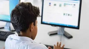 ଗ୍ରୁପ୍‌ରେ ଅଶ୍ଳୀଳ ଲିଙ୍କ୍‌ ପଡ଼ିବା ଘଟଣାରେ ଦୁଃଖ ପ୍ରକାଶ କଲେ ପ୍ରଧାନ ଶିକ୍ଷକ