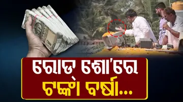 Congress Leader DK Shivakumar Showers Rs 500 Notes In Roadshow 