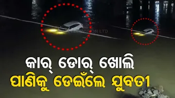 Girl Jumps While Car Floating in Kelo River 