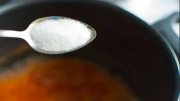 ସାବଧାନ ! ଅଧିକ ଲୁଣ ଖାଉଛନ୍ତି କି ? ଆୟୁଷ ହାନି ହୋଇପାରେ...