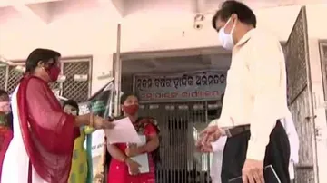 ପାଚେରୀ ଭଙ୍ଗା ଘଟଣାରେ ଜିଲ୍ଲାପାଳଙ୍କ ପାଖରେ ଫେରାଦ ହେଲା ସାରୁଅ ମହିଳା ସମିତି