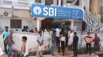 ବ୍ୟାଙ୍କରେ ତାଲା ପକାଇଦେଲେ ଘର ମାଲିକ