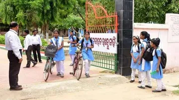 ଖୋଲିପାରେ ପ୍ରଥମରୁ ଅଷ୍ଟମ ଶ୍ରେଣୀ ପର୍ଯ୍ୟନ୍ତ ସ୍କୁଲ୍