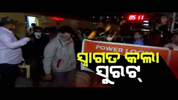 News Fuse | Odisha Migrant Workers Welcomed At Surat Station