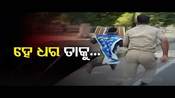 News Fuse | Justice For Pari | Police Stop Silent Protestors