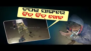 News Fuse | Man in inebriated condition fails to put on chappal