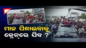 Garlanding a statue by crane – Watch News Fuse on OTV