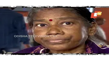 Man Carries Ailing Mother on Trolley After No Wheelchair Facilities in Netaji Terminal Bus Stand