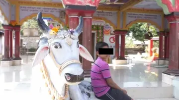 ଅନ୍ଧବିଶ୍ୱାସର କୁପରିଣତି : ପୁଅକୁ ମନ୍ଦିରରେ ଛାଡିଲେ ବାପାମାଆ