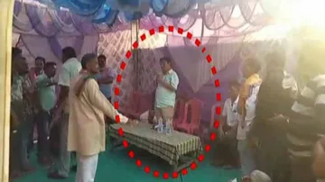 ଭାଇରାଲ ହେଲା ମନ୍ତ୍ରୀ ନିରଞ୍ଜନ ପୂଜାରୀଙ୍କୁ ଭୋଟରଙ୍କ ବିରୋଧ ଭିଡିଓ