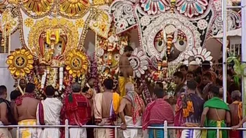 ମହାପ୍ରଭୁଙ୍କର ଚାଲିଛି ଘରୋଇ ଉପଚାର