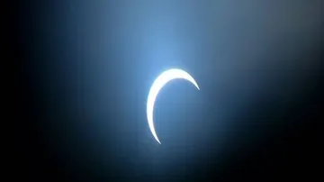 ଆକାଶରେ ଚାଲିଲା ଛାଇ ଆଲୁଅ ଖେଳ