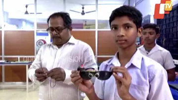 ଅଷ୍ଟମ ଶ୍ରେଣୀ ଛାତ୍ରଙ୍କ କମାଲ : ଅନ୍ଧ ଓ ବଧିରଙ୍କ ଲାଗି ଉଦ୍ଭାବନ କଲେ ସ୍ୱତନ୍ତ୍ର ଚଷମା