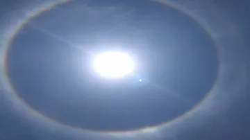 ବର୍ଷକୁ ୧୦୦ରୁ ଅଧିକ ଥର ଦେଖାଦିଏ ସୂର୍ଯ୍ୟ ବଳୟ, ଜାଣନ୍ତୁ କାହିଁକି?