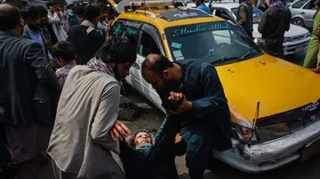 ଚାରିଆଡ଼େ ଆତଙ୍କ, ଭୟ ଆଉ କାନ୍ଦବୋବାଳି : କାବୁଲ ଏୟାରପୋର୍ଟରେ ମହିଳା ଓ ପିଲାଙ୍କୁ ଆକ୍ରମଣ କଲେ ତାଲିବାନୀ