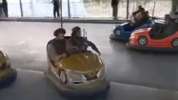 କାହାକୁ ଭୟ ତ କିଏ ଖୁସିରେ ଝୁମୁଛି . . . କାବୁଲ କବଜା ପରେ ଆମ୍ୟୁଜମେଣ୍ଟ୍ ପାର୍କରେ ମସ୍ତି କରୁଛନ୍ତି ତାଲିବାନୀ