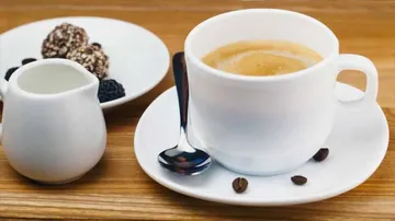 ଚା’ ସହ ଏହି ସବୁ ଜିନିଷ ଖାଉଛନ୍ତି କି ? ଶରୀର ପ୍ରତି ବିପଦ ହୋଇପାରେ