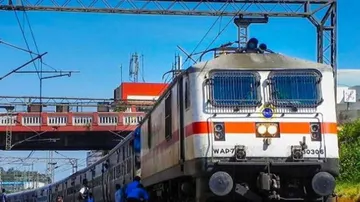 ରେଳବାଇରେ ଚାକିରି କରିବା ଲାଗି ଇଚ୍ଛା ରହିଛି କି? ମାତ୍ର ଦ୍ୱାଦଶ ପାସ୍‌ କରିଥିଲେ ଆପଣ ବି ପାଇପାରିବେ ୯୨ ହଜାର ଦରମା