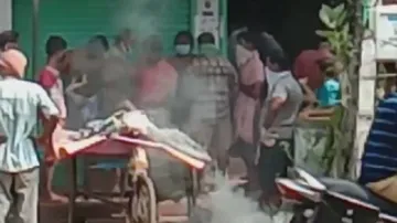 ଶବକୁ ମିଳିଲାନି କାନ୍ଧ, ଟ୍ରଲିରେ ବୁହାହେଲେ